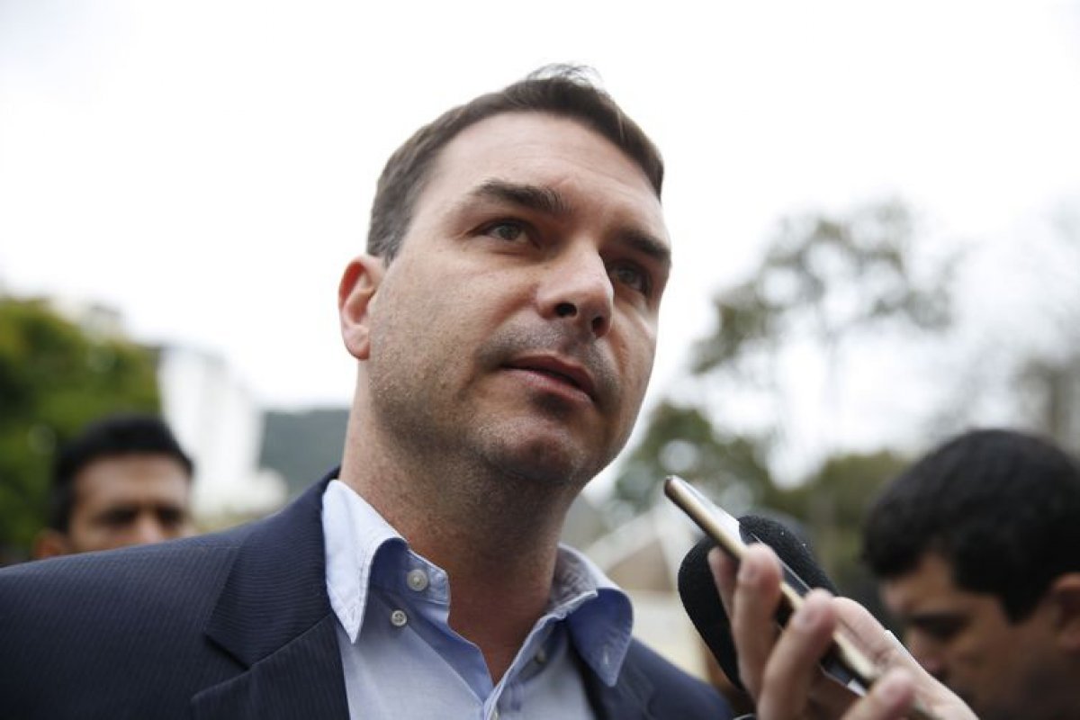 MP-RJ estuda abrir nova investigação contra Flávio Bolsonaro
