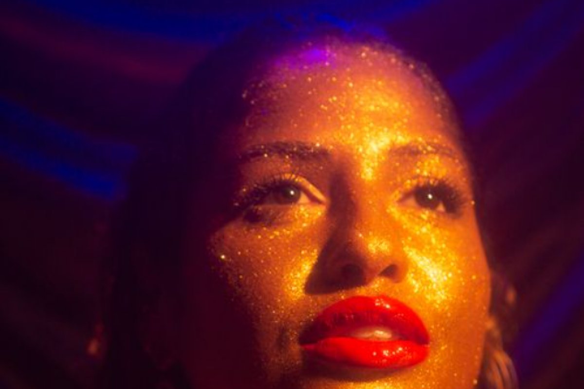 No Dia Nacional do Samba, Anastácia faz samba com confissões de uma mulher complexa e libertária em disco de estreia