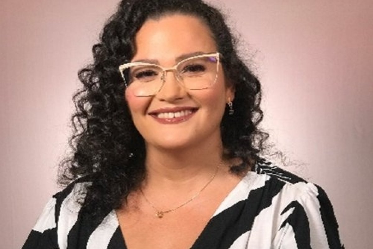 Em livro, escritora baiana relata realidade da maternidade