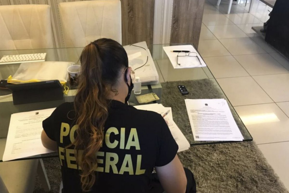 PF realiza busca e apreensão contra suspeitos de fraudar provas no Enem