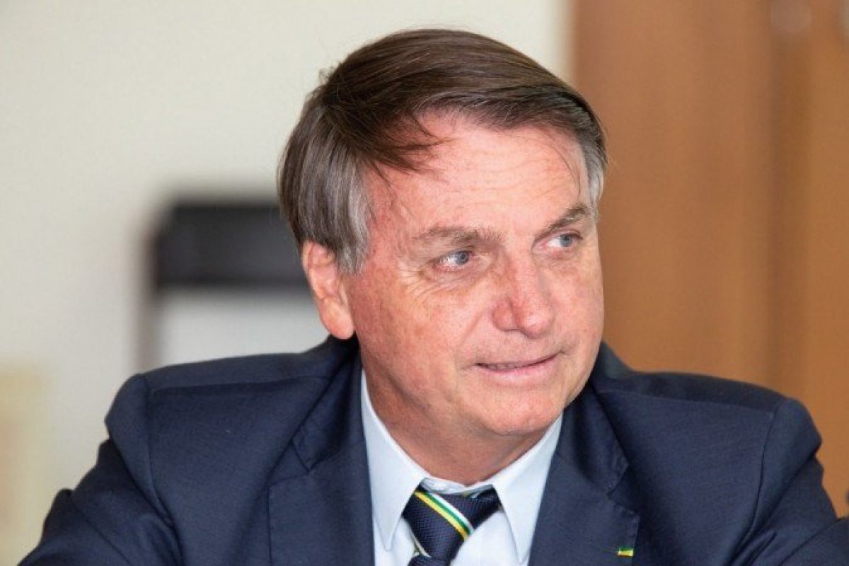 'Estão extrapolando', diz Bolsonaro sobre exigência de comprovação da vacina contra Covid-19