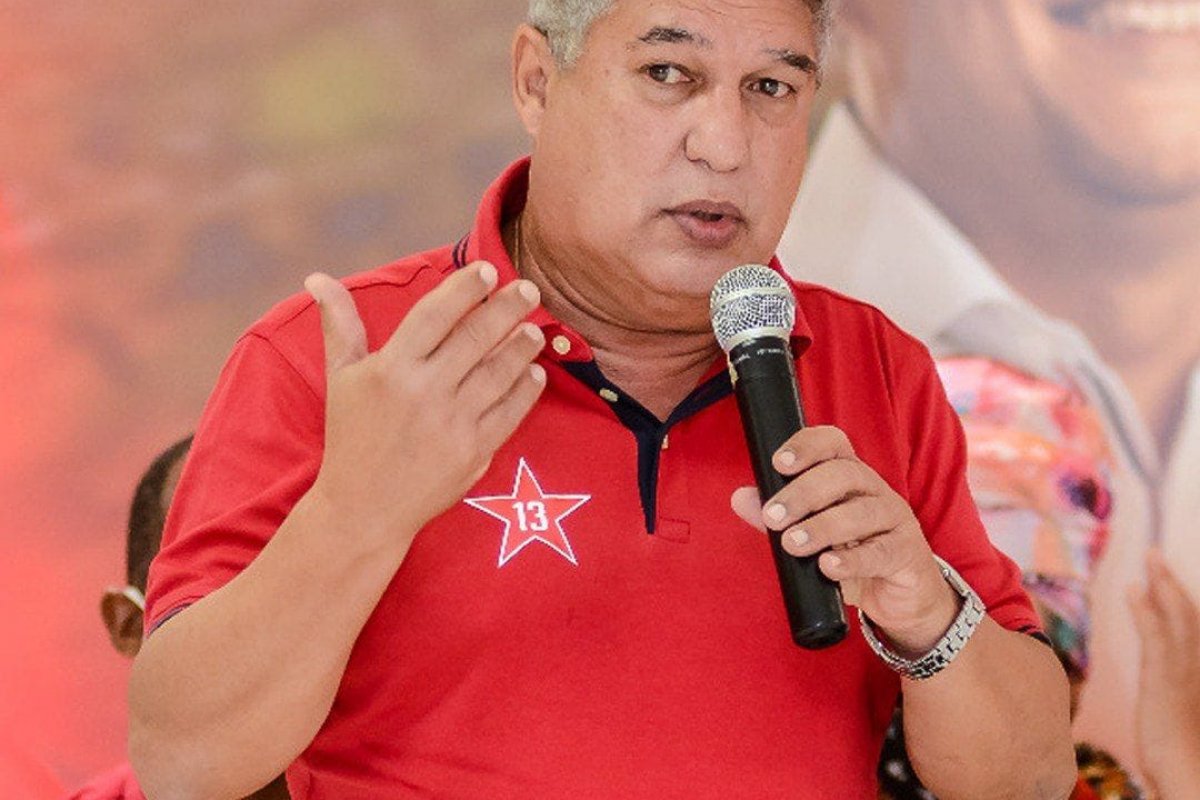 Rosemberg: “Reedição de jingle de ACM casa bem com Neto: o retrocesso”