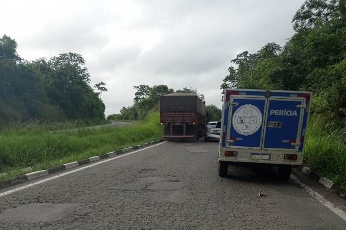 Corpo de homem é encontrado às margens de rodovia em Feira de Santana