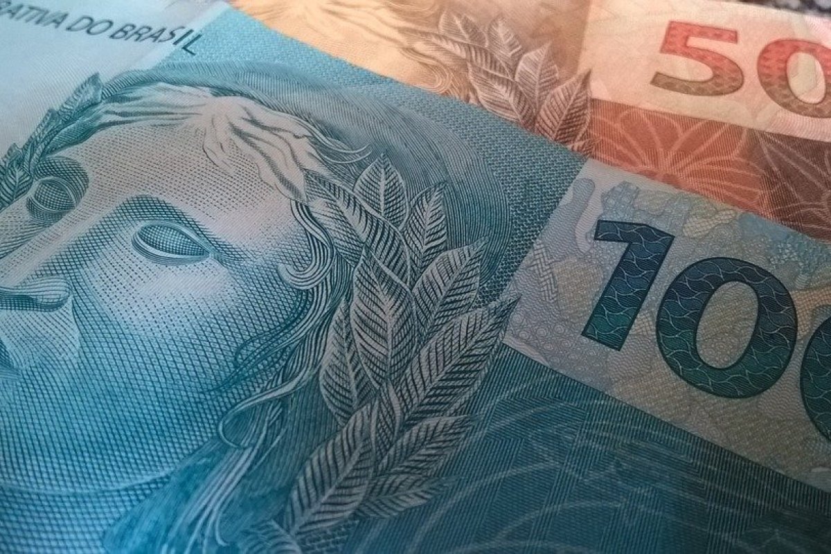 População branca tinha renda 73% maior que preta e parda em 2020, afirma IBGE