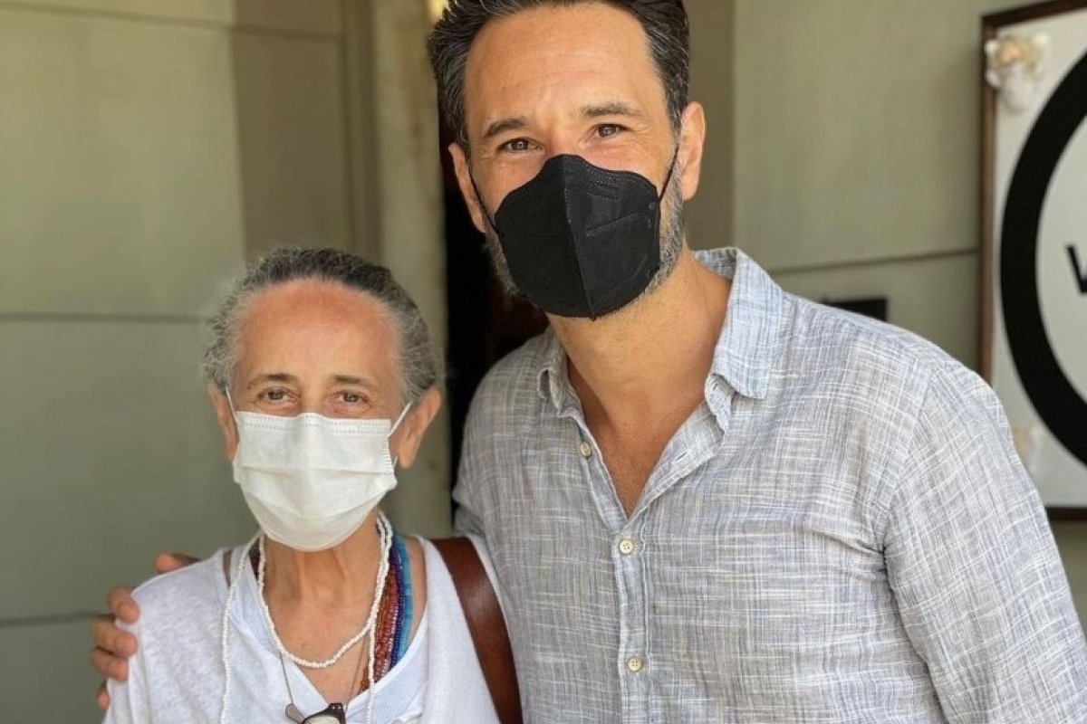 Rodrigo Santoro tieta Maria Bethânia