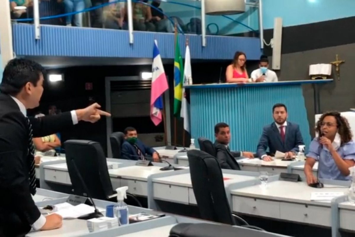 Vereadora de Vitória é chamada por colega de 'assassina' e 'satanista'