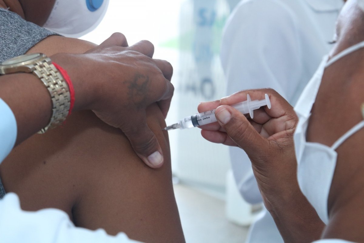 Queda no número de vacinados é consequência de atualização no sistema, diz Sesab