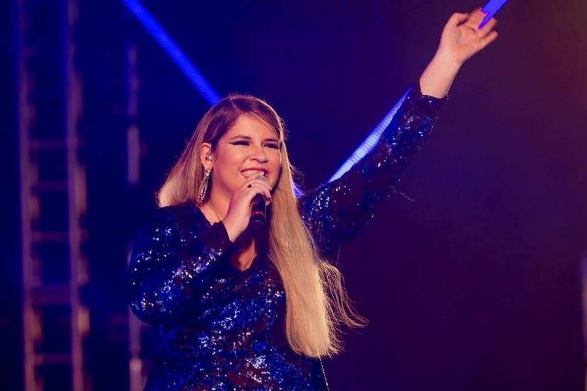Família de Marília Mendonça deve contratar especialistas para restaurar diário da cantora