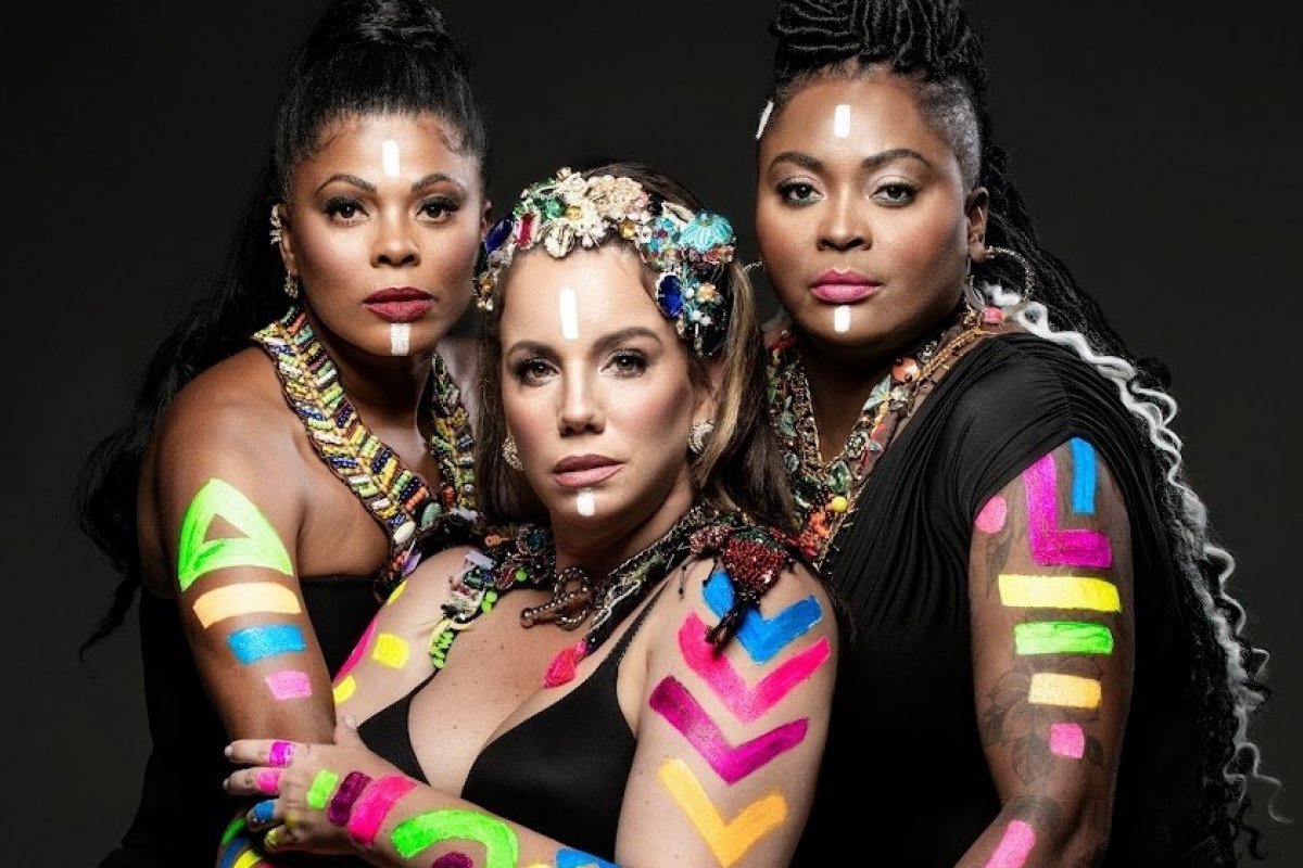 Carlinhos Brown lança movimento percussivo com ex-cantoras da Timbalada!