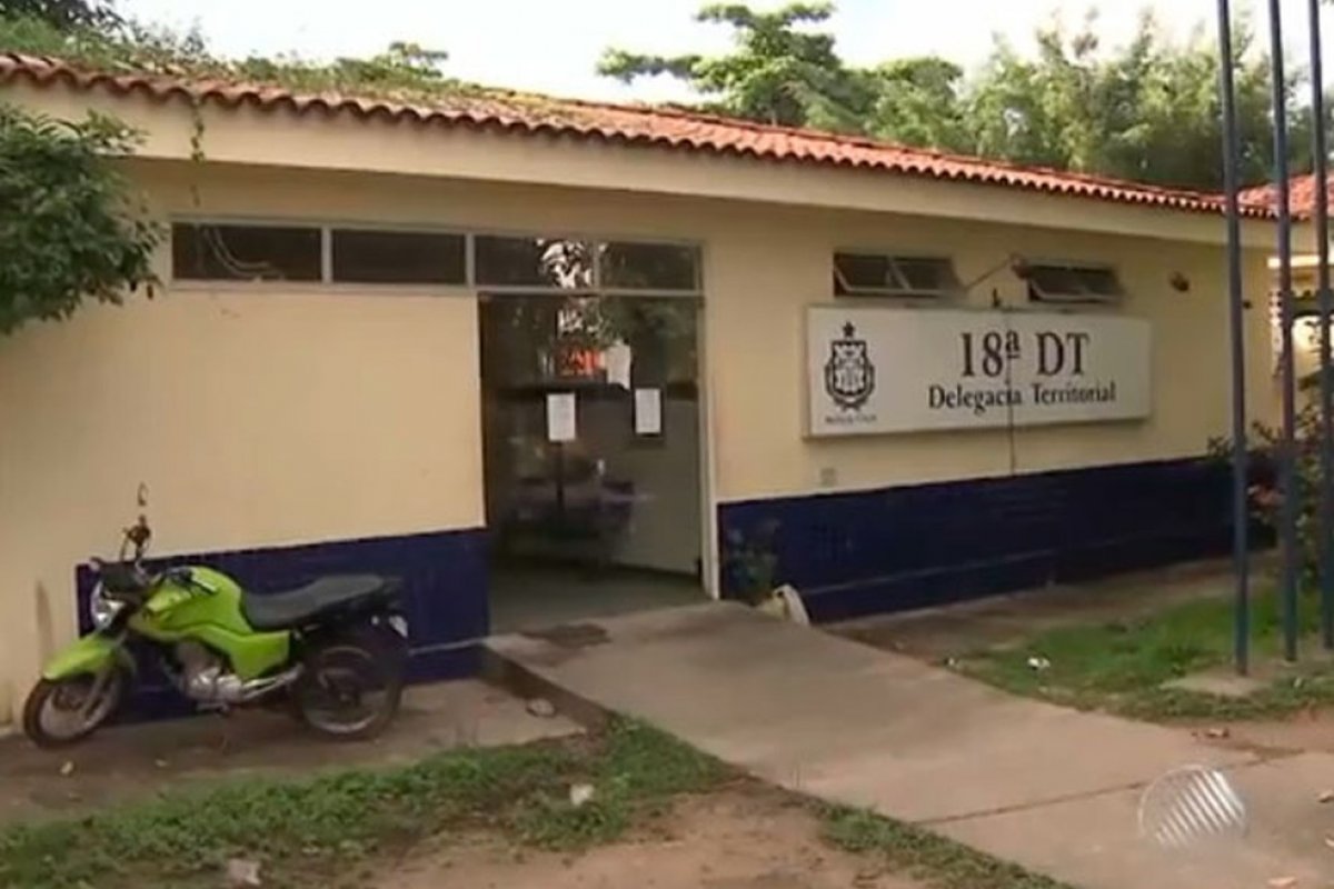 Homem, de 25 anos, tem casa invadida e é morto a facadas em Camaçari, na região metropolitana de Salvador