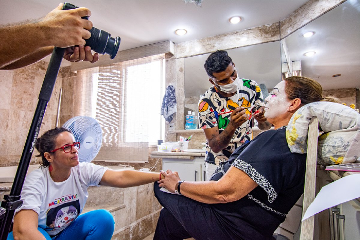 Documentário sobre os Palhaços do Rio Vermelho é lançado em festival internacional.