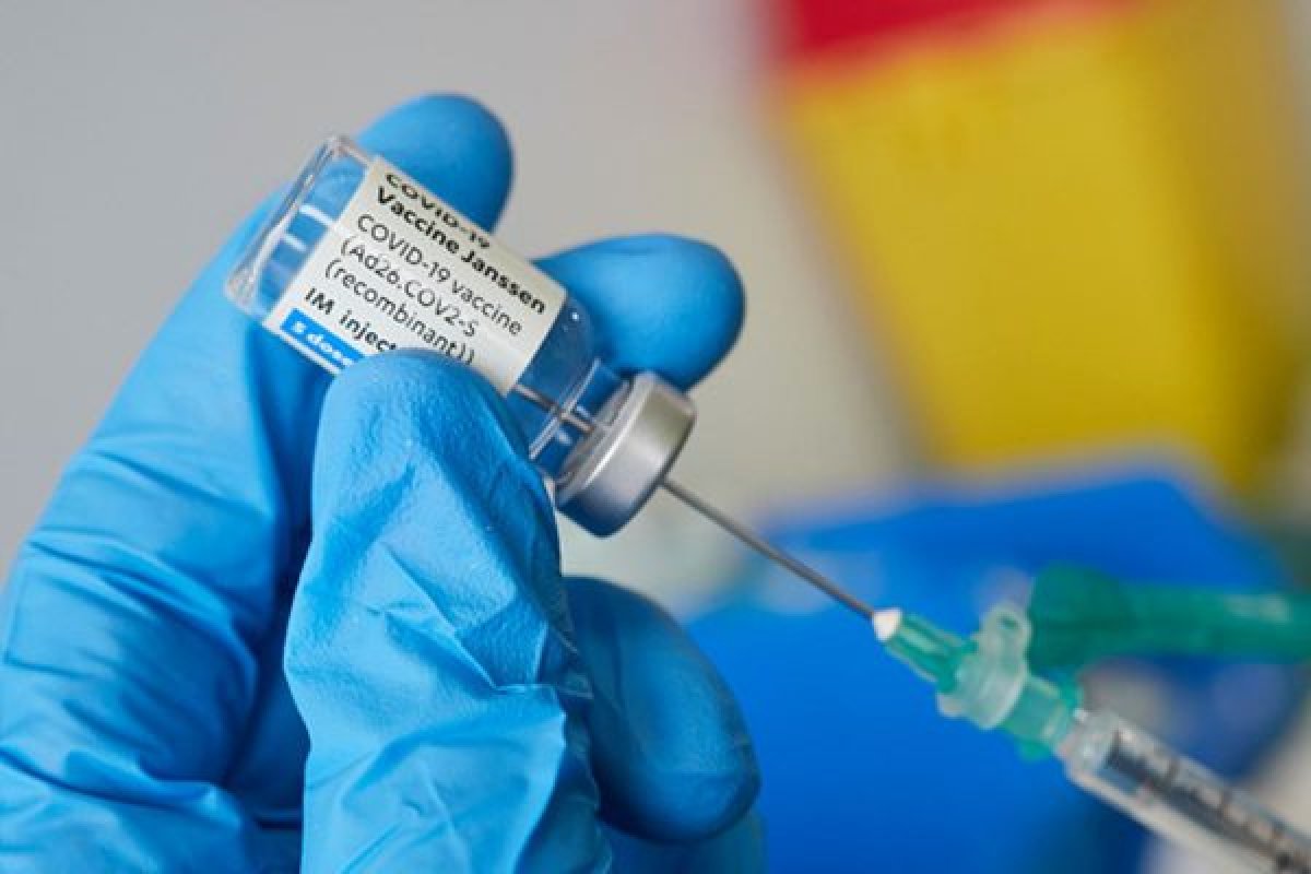 Covid-19: estudo aponta que reforço da Janssen para quem tomou Pfizer aumenta resposta imune