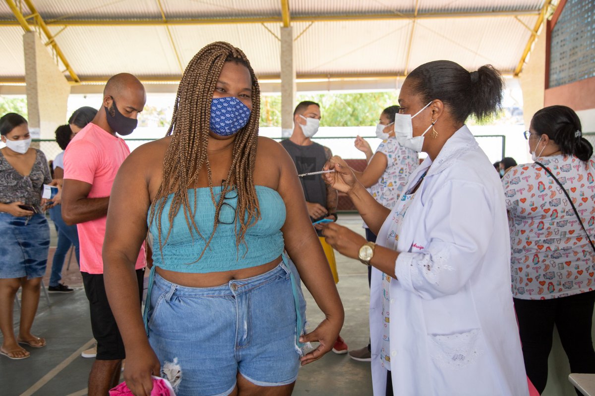 Covid-19: mais 24 mil pessoas são vacinadas com primeira dose na Bahia