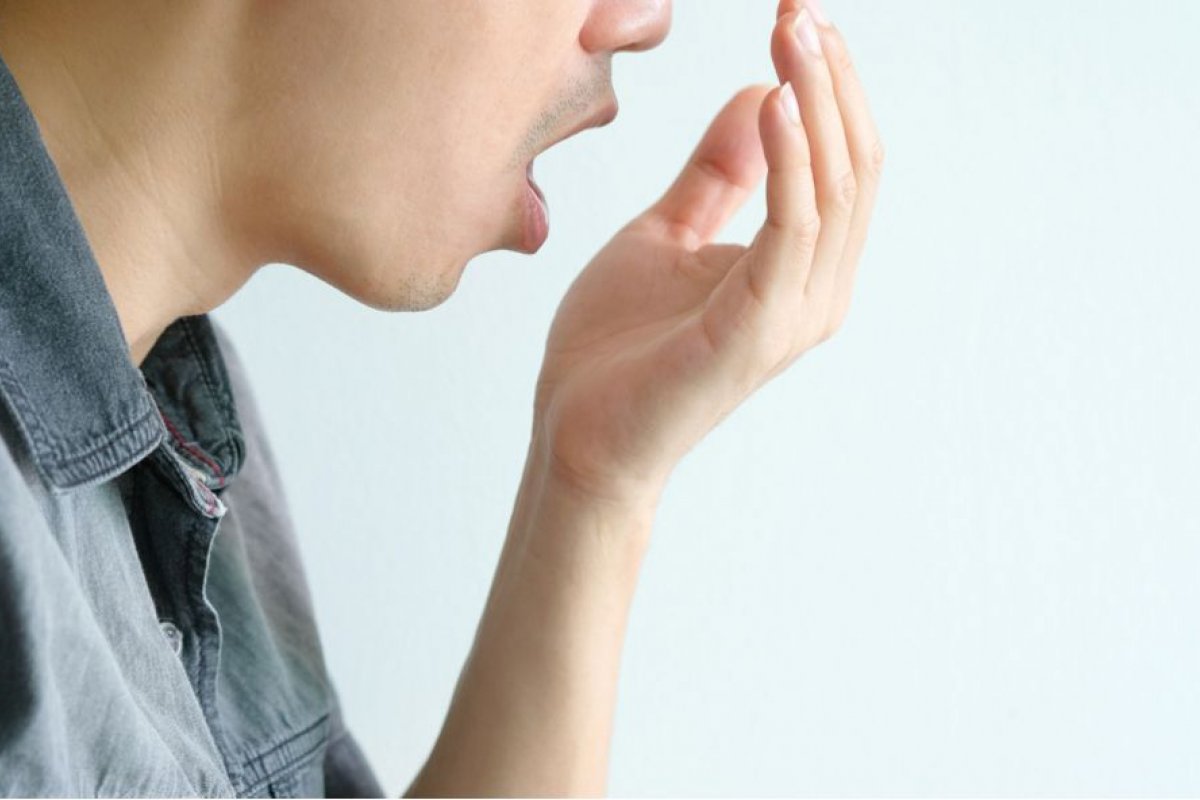 Com a pandemia, o uso de máscaras contribuiu para o aumento de mau hálito