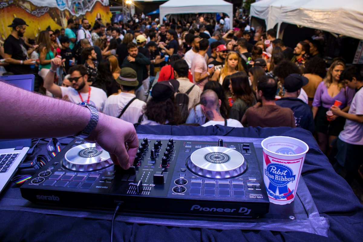 Cerveja Pabst chega ao Brasil com festa na capital paulista!