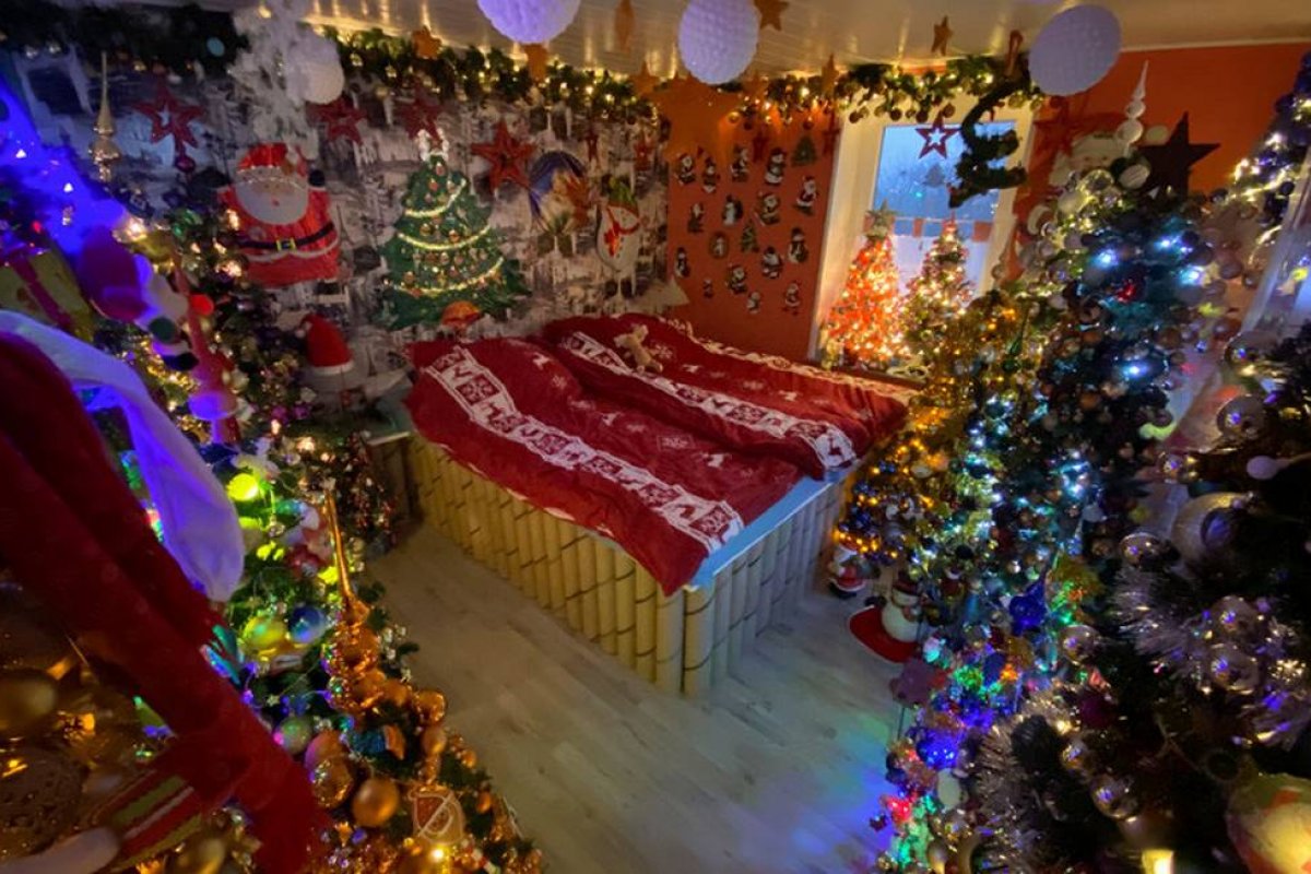 Casal monta mais de 400 árvores de Natal e bate recorde