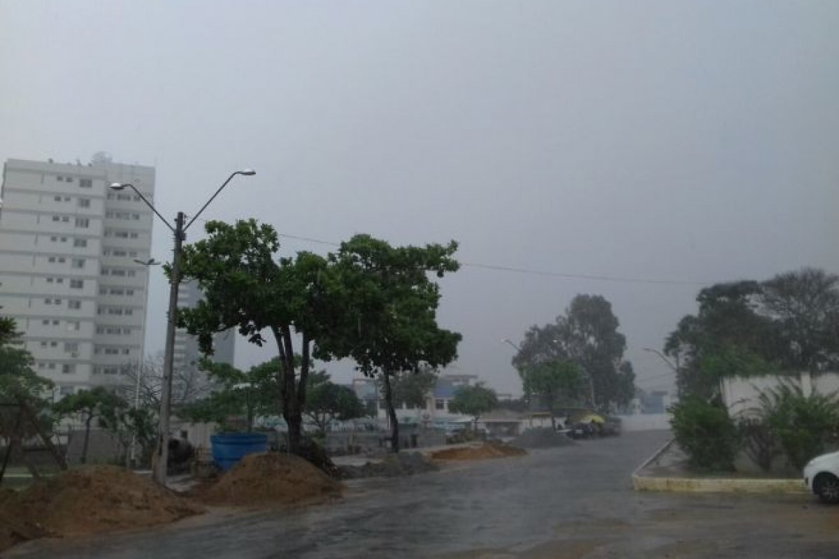 Grupo de moradores protesta por falta de infraestrutura após chuvas em Vitória da Conquista
