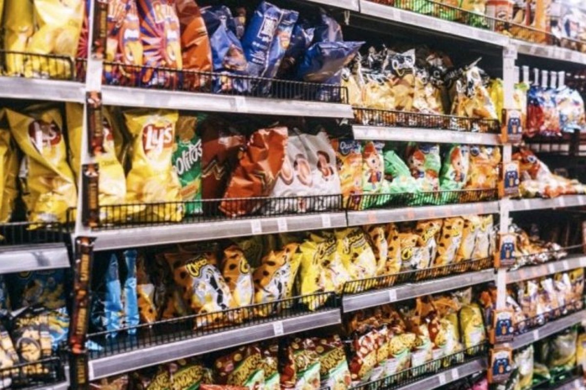 80% das crianças brasileiras consomem alimentos ultraprocessados com frequência, indica estudo