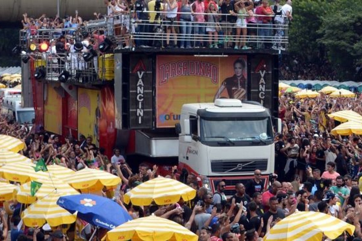 Pelo menos quatro capitais brasileiras não terão Carnaval em 2022, diz levantamento 