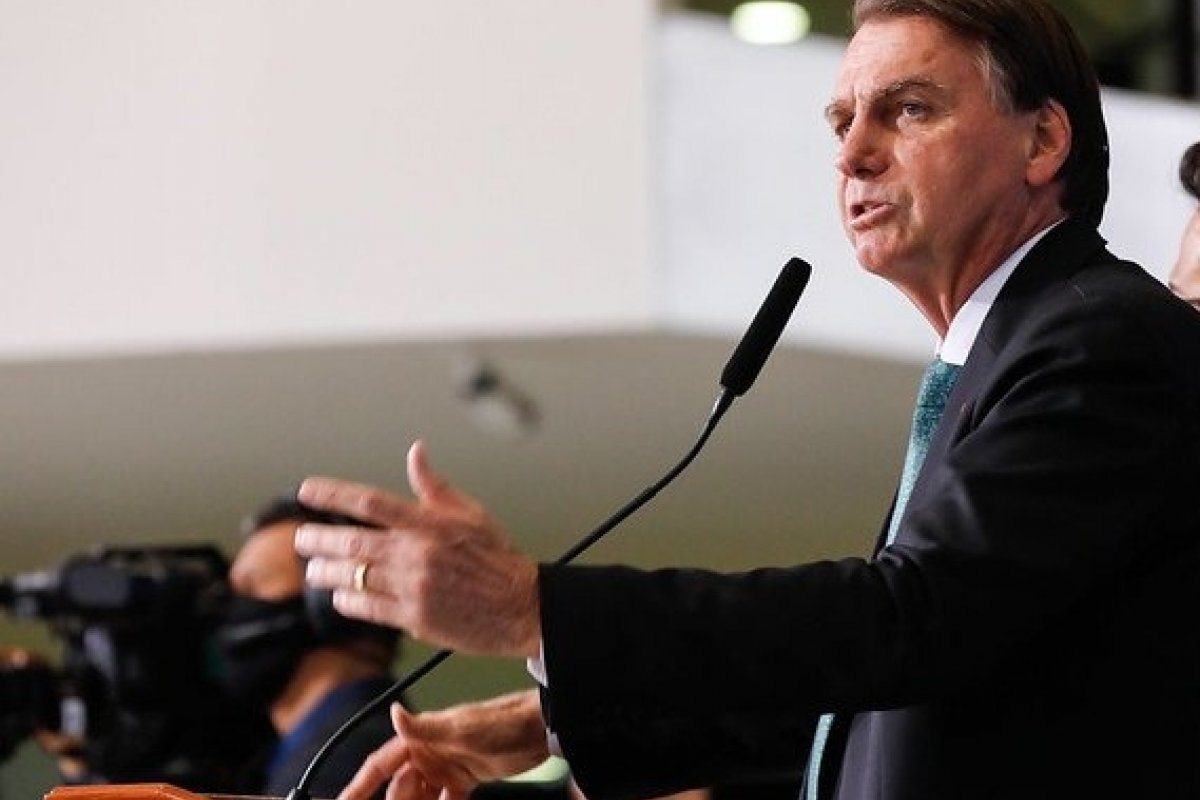 YouTube exclui vídeo com fala antivacina de Jair Bolsonaro Bolsonaro