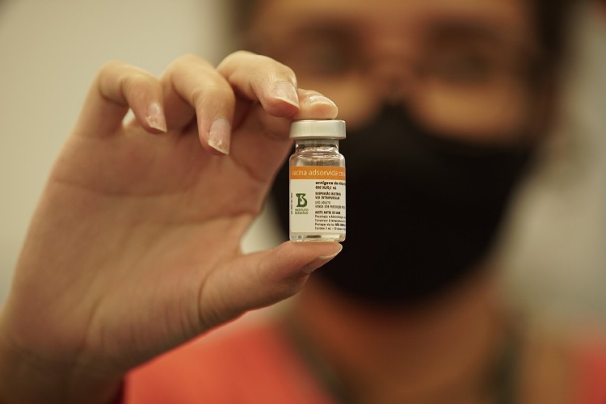 Sinovac deve disponibilizar em até três meses, a atualização da vacina Coronavac para variante Ômicron  