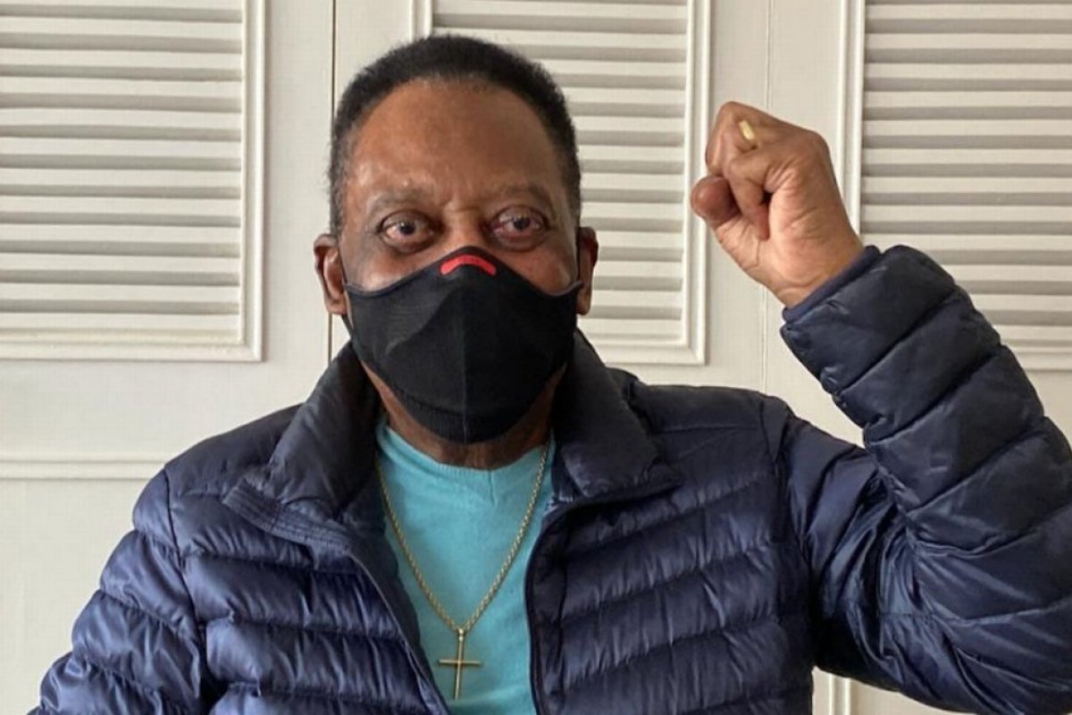 Pelé volta a ser internado para tratar tumor no cólon