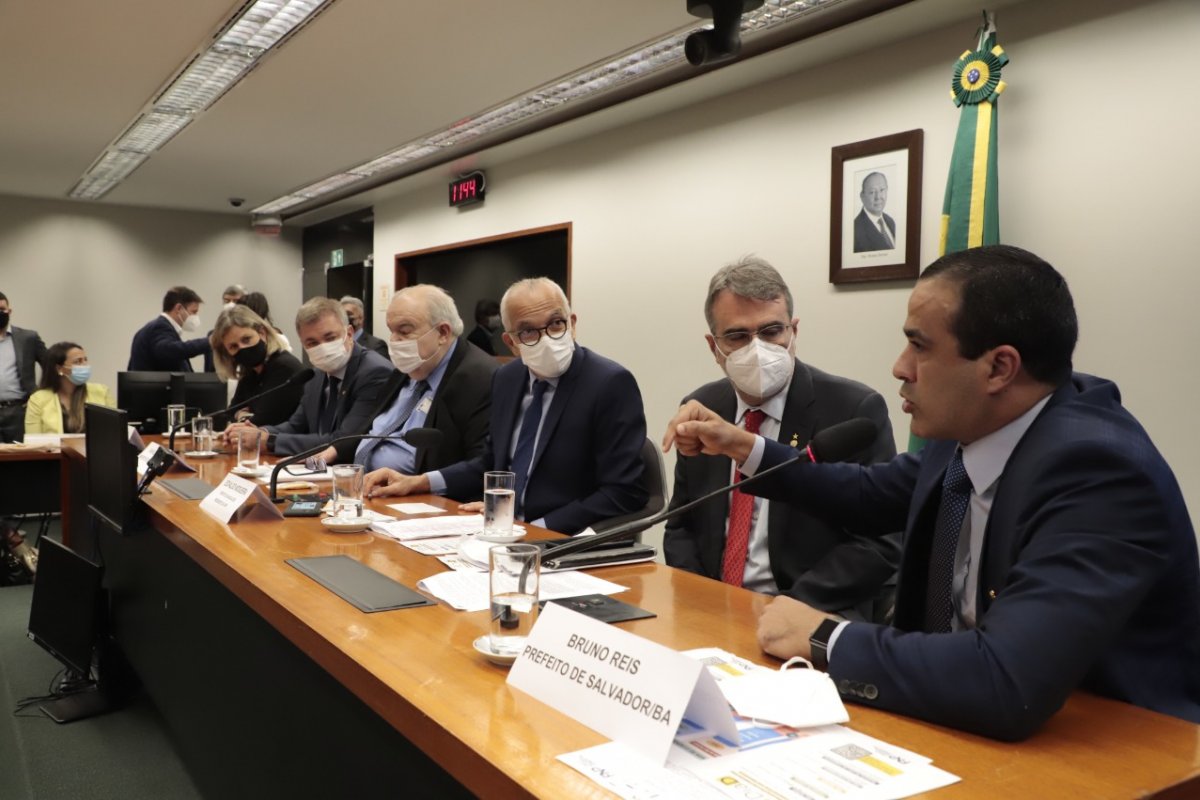 Bruno Reis reivindica, em Brasília, financiamento do transporte público