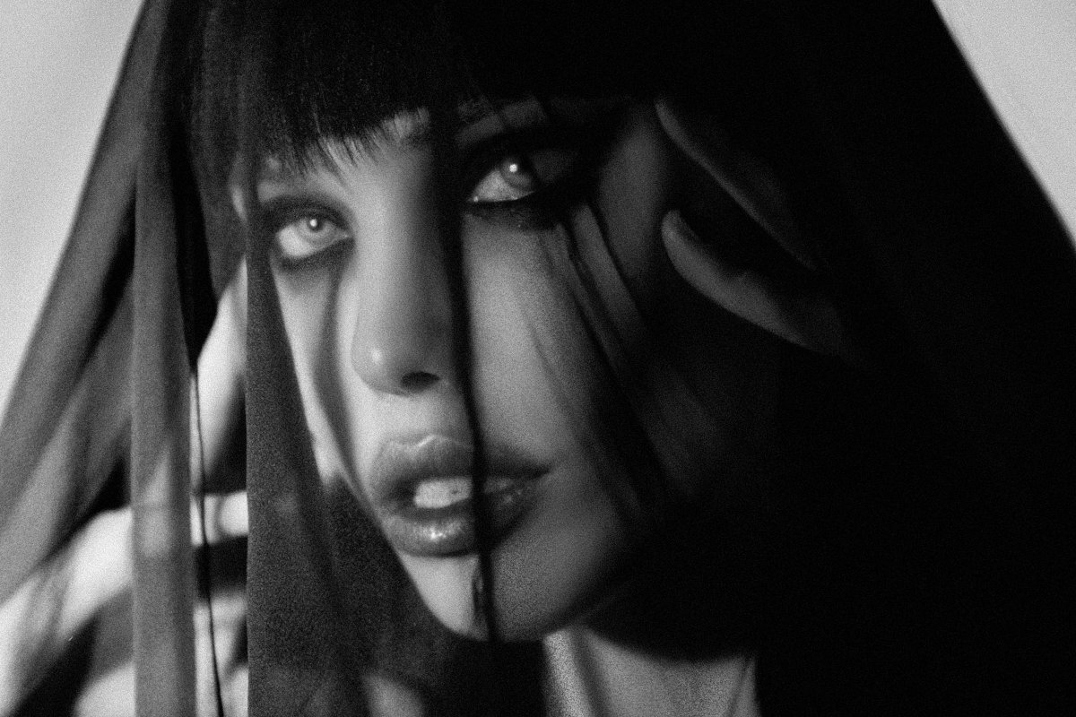 Alice Glass traz contornos dark na pop eletrônica Fair Game