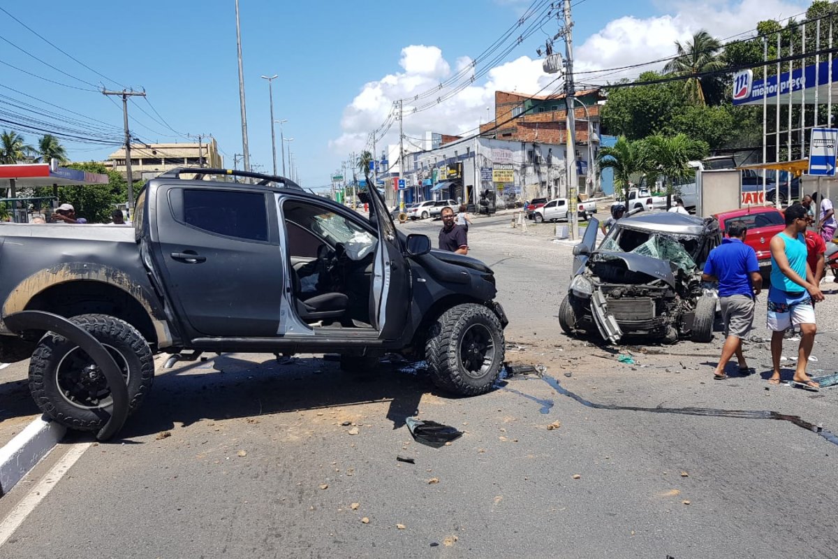 Acidente deixa uma vitima fatal e dois feridos em Lauro Freitas