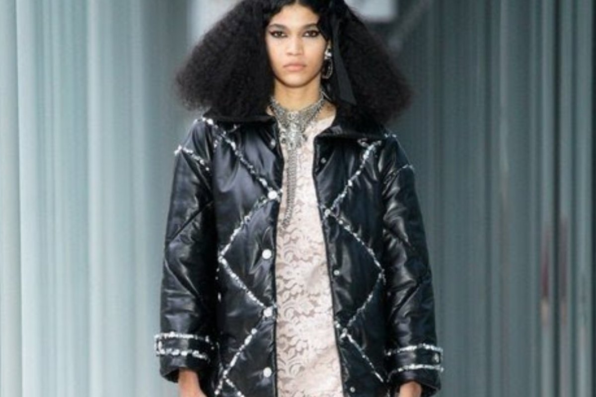 New face! Brasileira de 18 anos arrasa em desfile da Chanel
