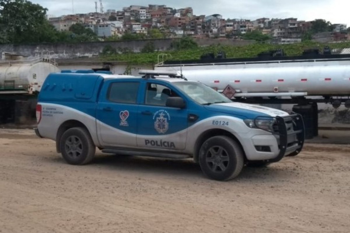 Candeias: jovem é baleada na frente da família