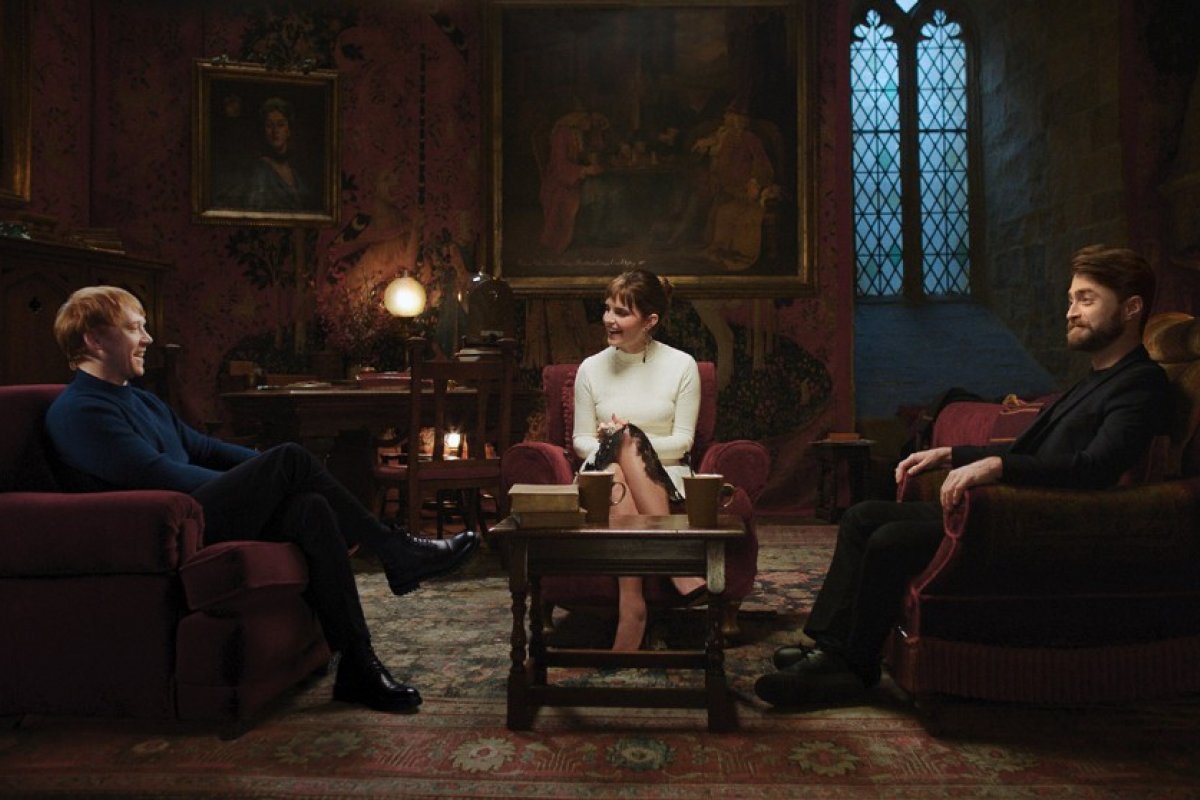 Primeira imagem de reunião de 'Harry Potter' traz trio principal
