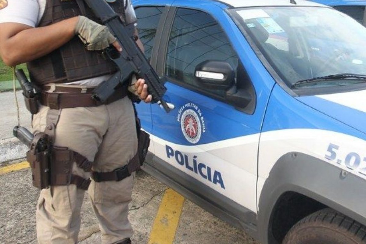 Salvador: grupo armado troca tiros com a PM e homem é baleado no bairro de Tancredo Neves