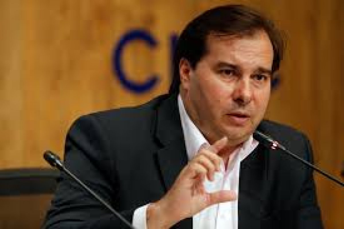 Rodrigo Maia diz que 'não houve ruído' e que texto sobre divisão do recurso do petróleo será feito em conjunto
