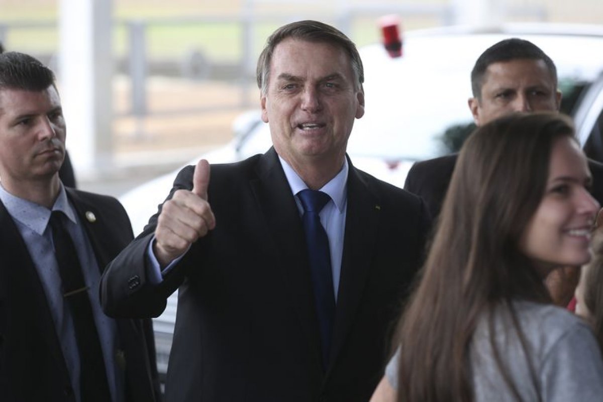 Através do Twitter Bolsonaro destaca medidas de seu governo