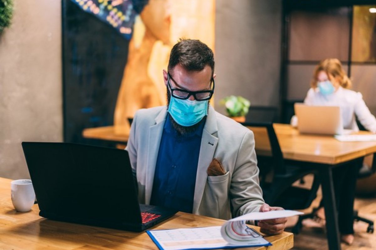 Pandemia: 62% das empresas planejam voltar ao trabalho presencial