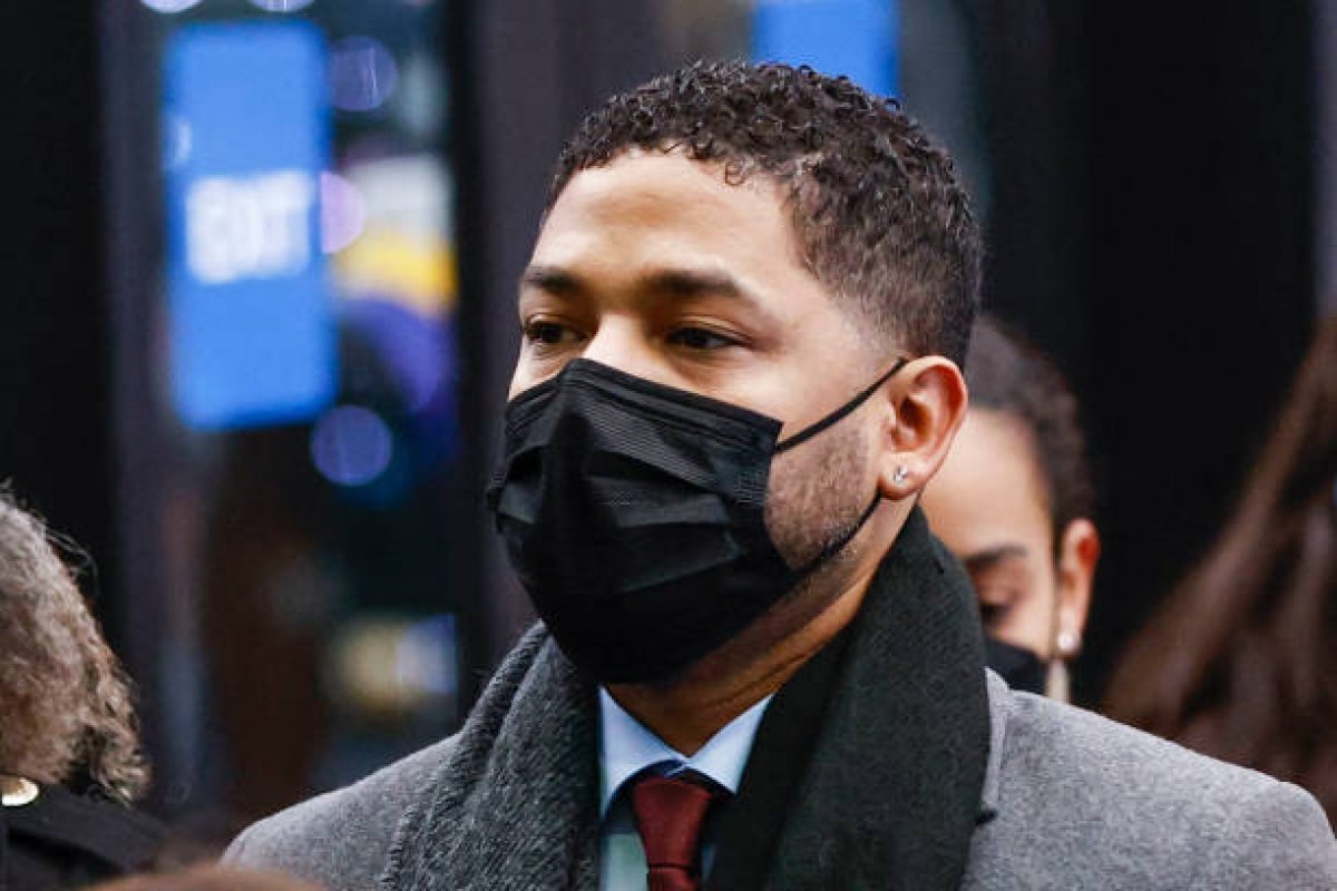 Júri declara Jussie Smollett culpado por mentir sobre falso ataque racista e homofóbico nos EUA