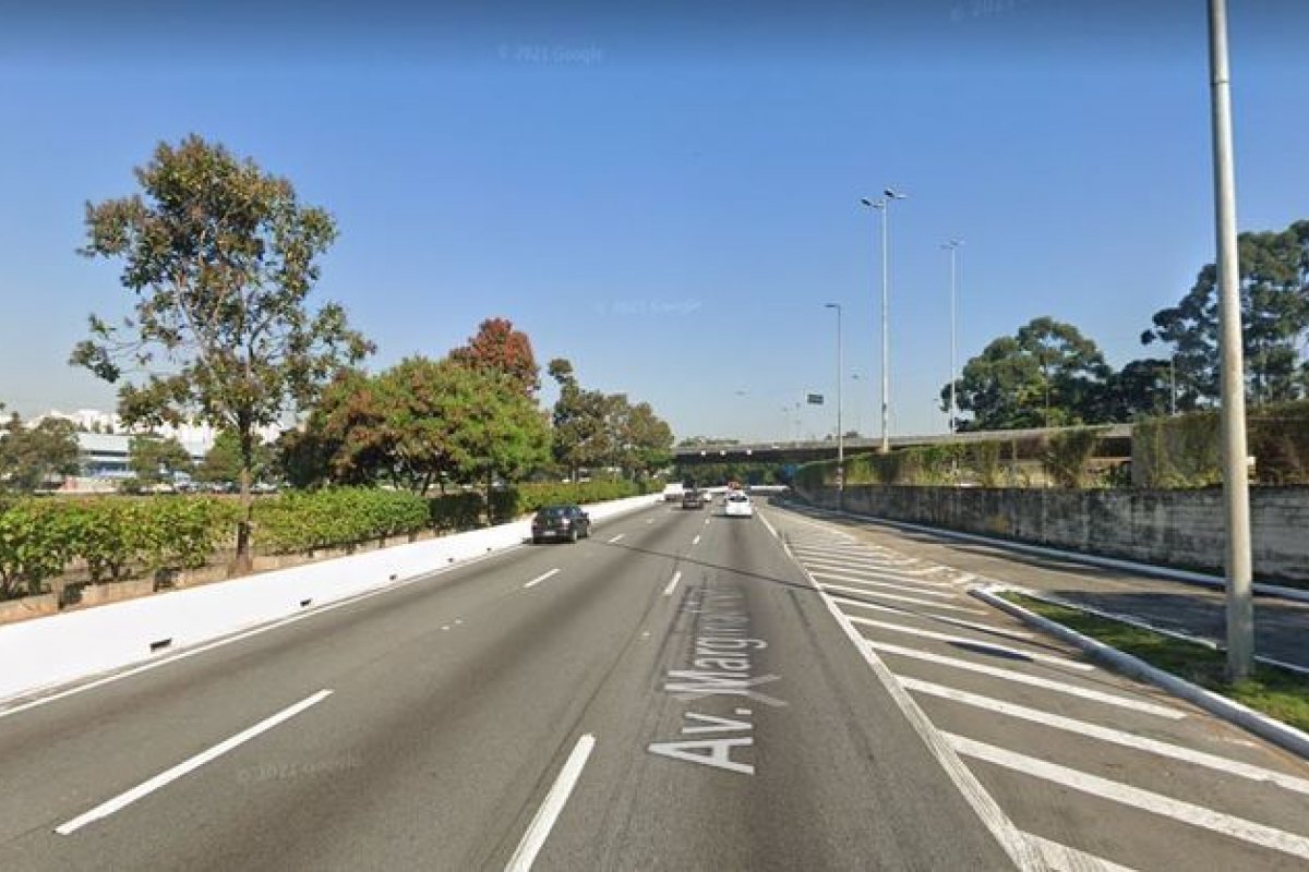 Mulher pula de carro após ser assediada por motorista de app em São Paulo