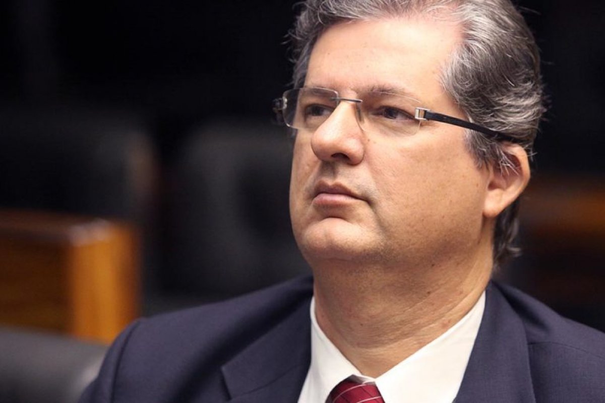 STF envia ao TRE investigação contra Jutahy Jr. por 'caixa 3'