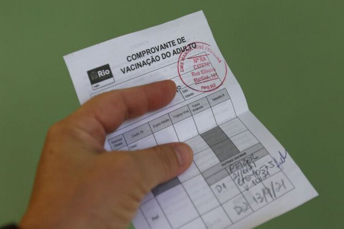 CNM: 94% dos municípios brasileiros apoiam exigência de comprovante da vacina para entrada no país
