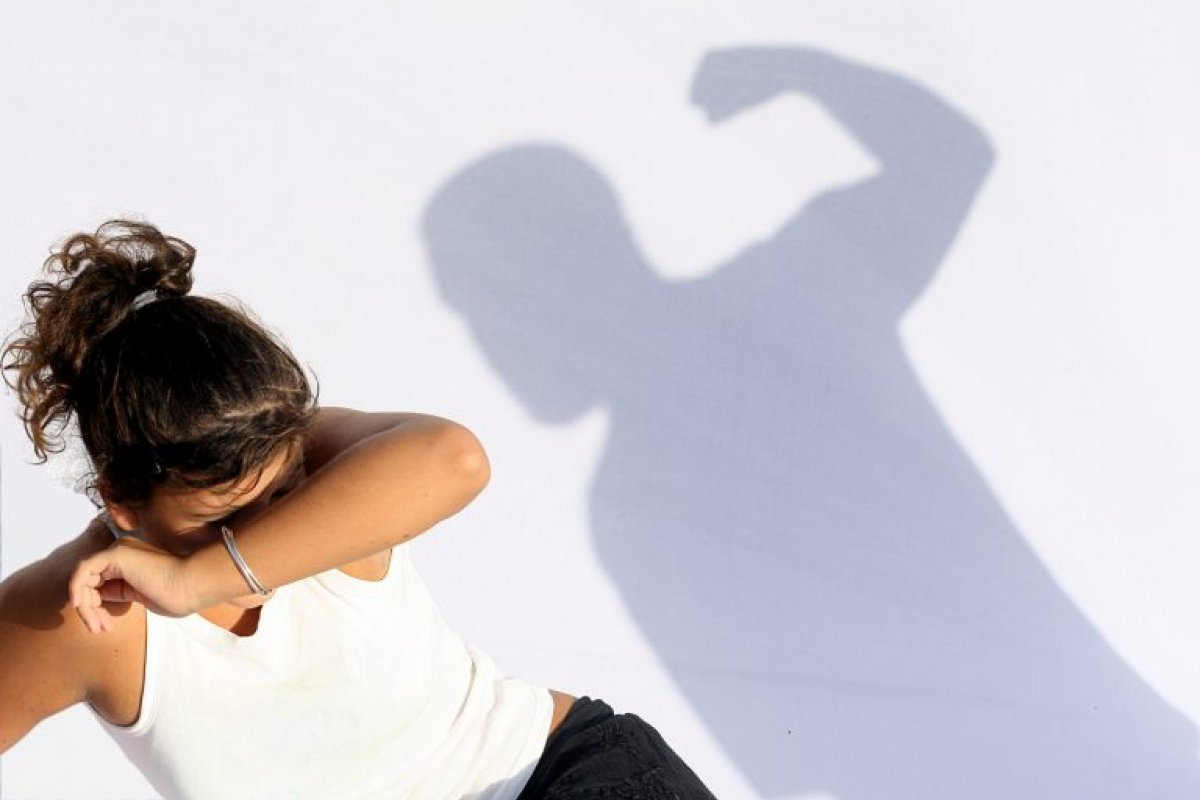 Ao menos quatro mulheres são vítimas de feminicídio por dia no Brasil, aponta levantamento