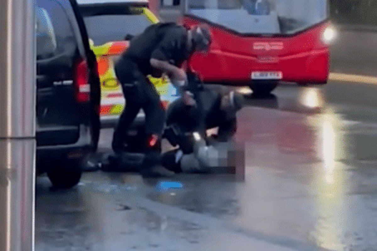 Suspeito de roubo é morto em tiroteio com polícia perto do Palácio de Kensington