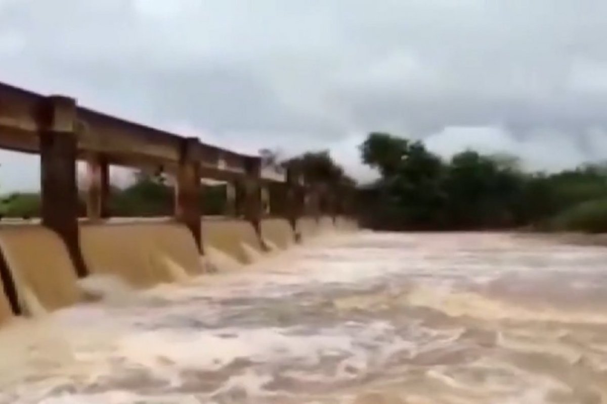 Cidades atingidas por temporal seguem com previsão de chuva nesta segunda (13)