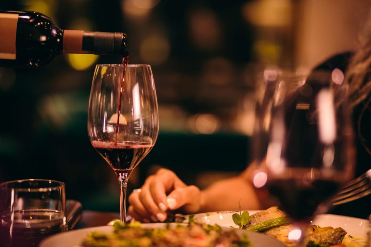 Restaurante americano demite garçonete que recebeu R$ 25 mil de gorjeta
