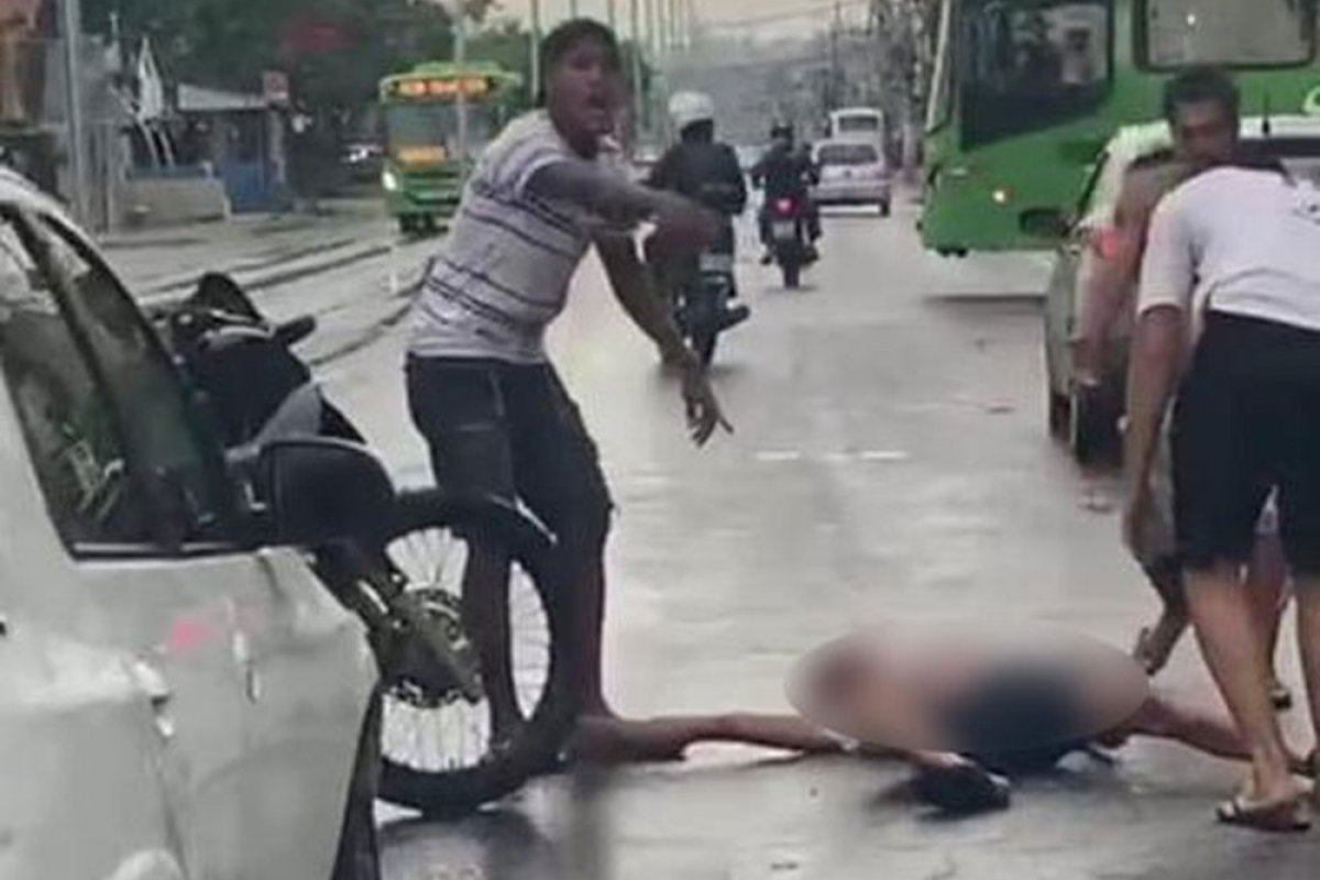 Jovem é atropelado e arrastado por carro durante briga em Caxias, Rio de Janeiro