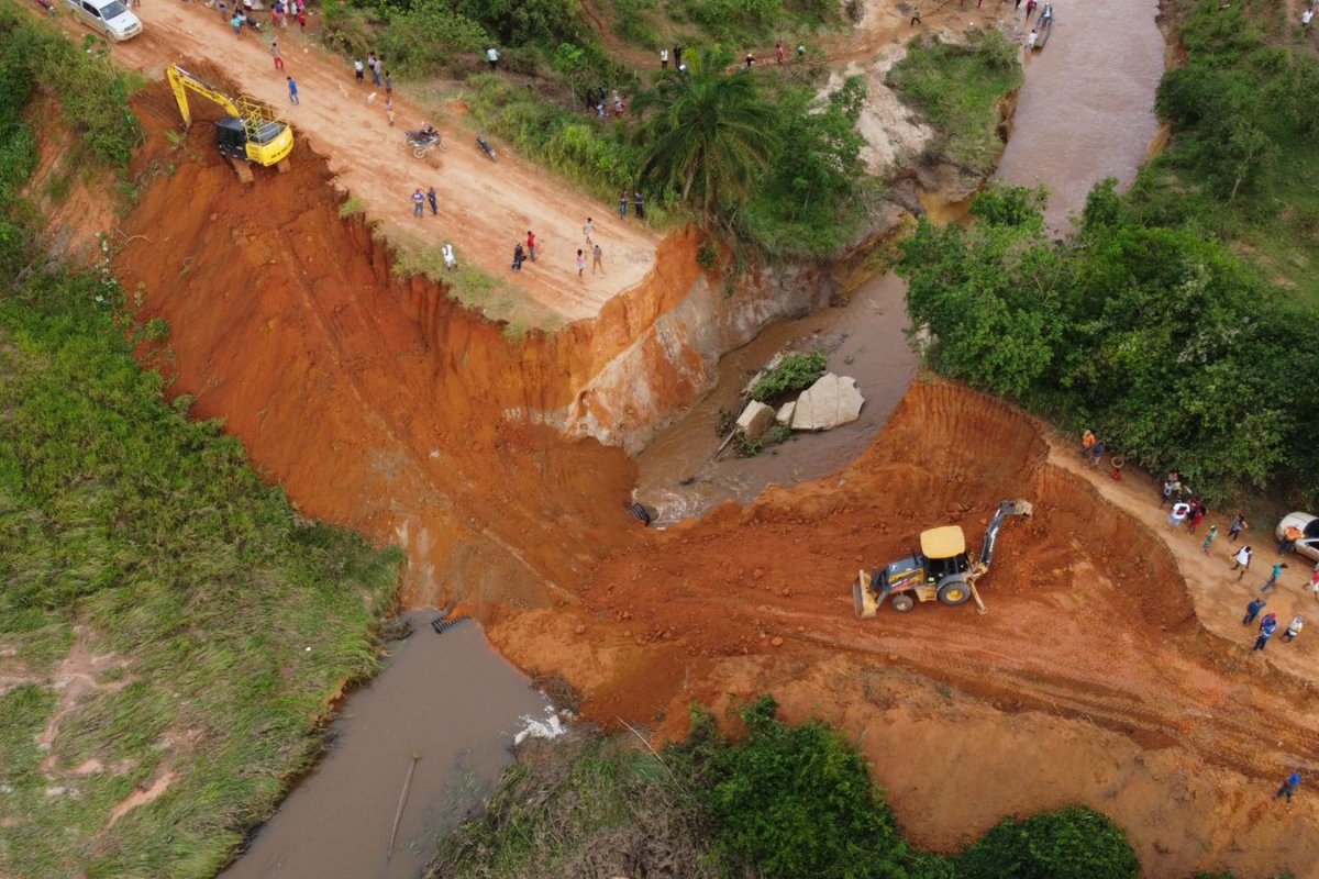 Governo do Estado conclui ações emergenciais no KM 17 da BA-284, entre Itamaraju e o distrito de Pau D'Alho