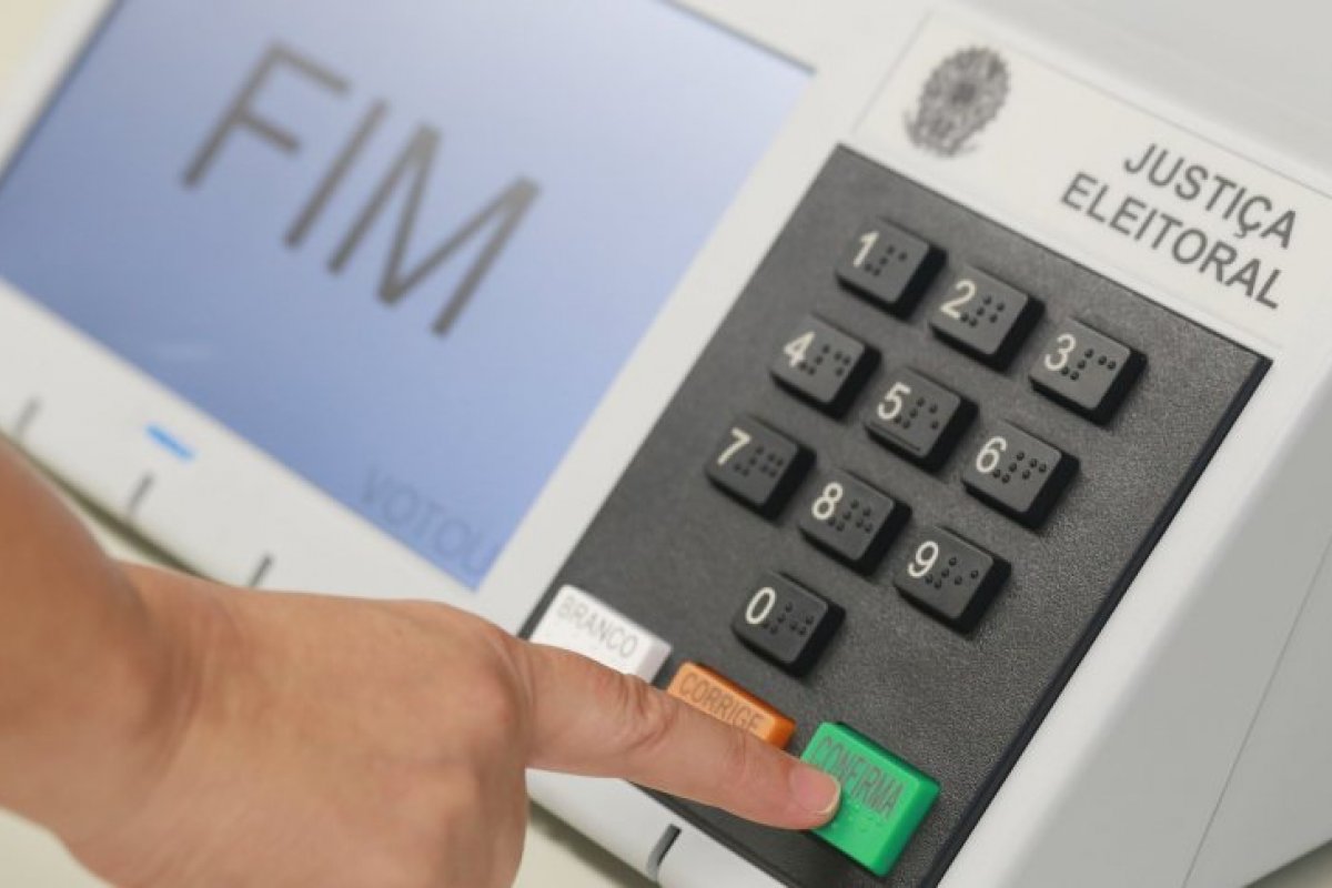 TSE lança novo modelo de urnas eletrônicas para 2022