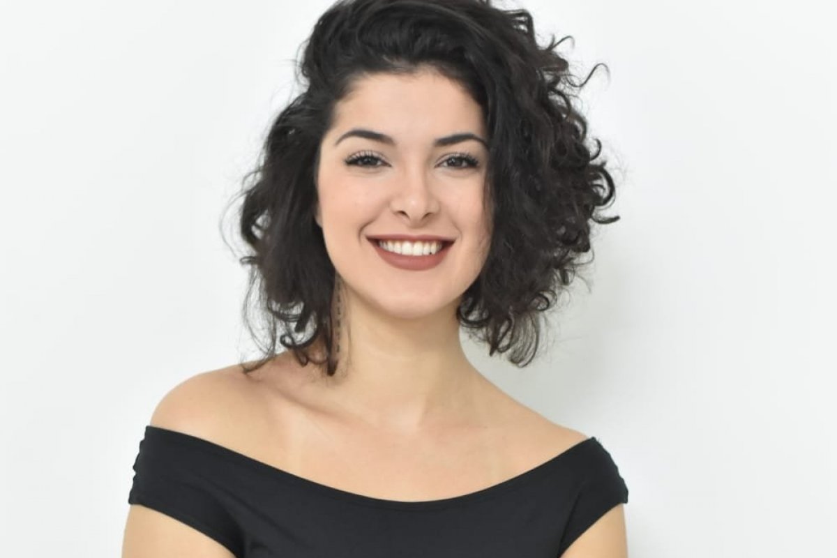 Referência feminina na comédia, humorista catarinense, Giovana Fagundes, se apresenta em Salvador