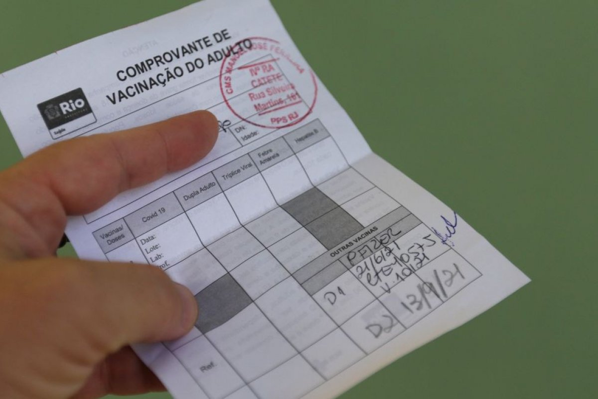 AGU recorre de decisão do STF em ação sobre passaporte da vacina