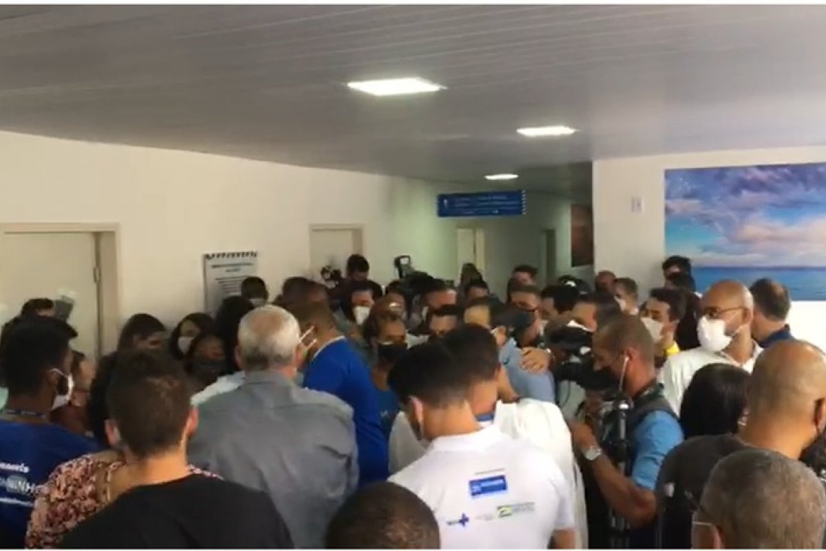 Vídeo: Entrega de Unidade de Saúde da Família (USF) Gal Costa tem grande aglomeração